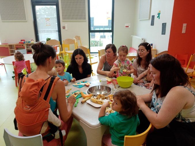 Atelier de découverte des aliments avec de jeunes enfants et leurs parents